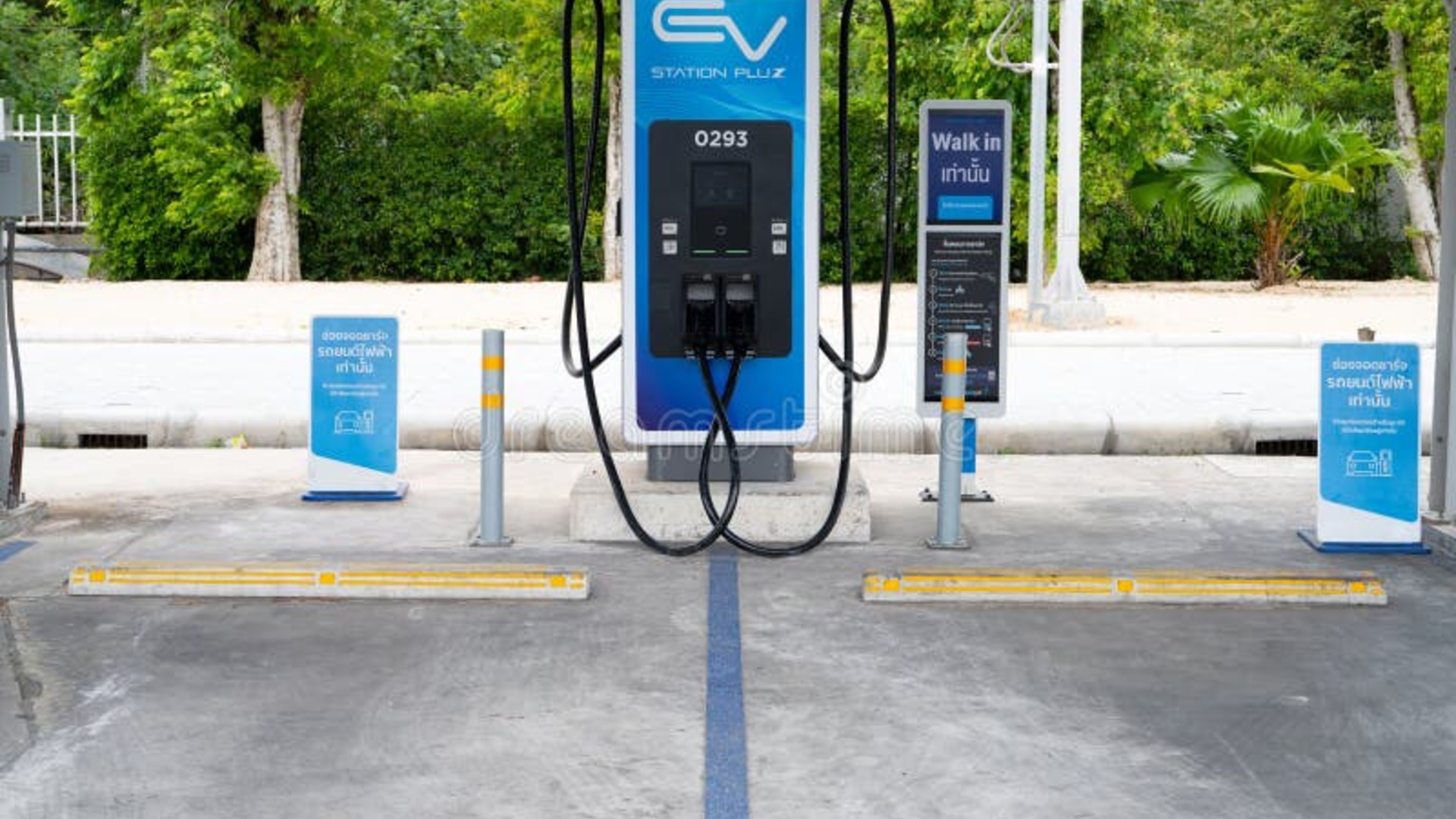 100 PINE GARAGE B3 charging station in San Francisco, CA